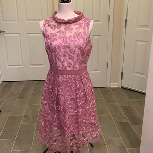 Eva Mendes dress of New York and Company brand